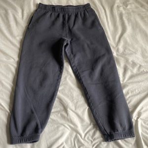 Aritzia Sweatapnts. Size: Medium. Colour: Grey
